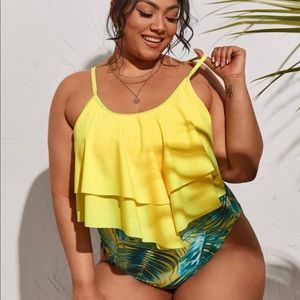 BNWOT two piece swimsuit. Plus size yellow top with tropical bottoms. Size 2XL
